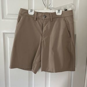 Lululemon men's Commission Classic-Fit Stretch Shorts 7" khaki tan 32 ABC.
